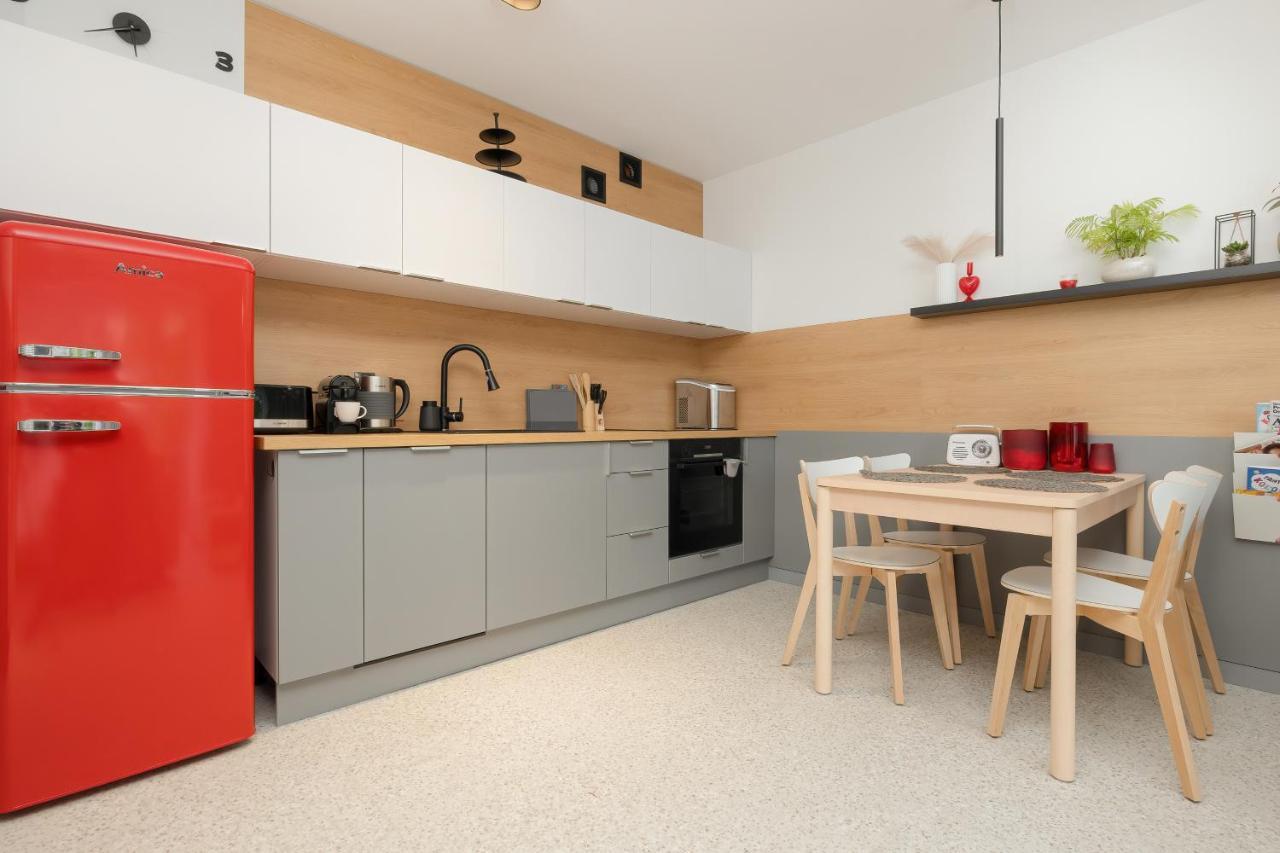 Apartment Grey - - Basen - - Parking- Taras Dziwnow