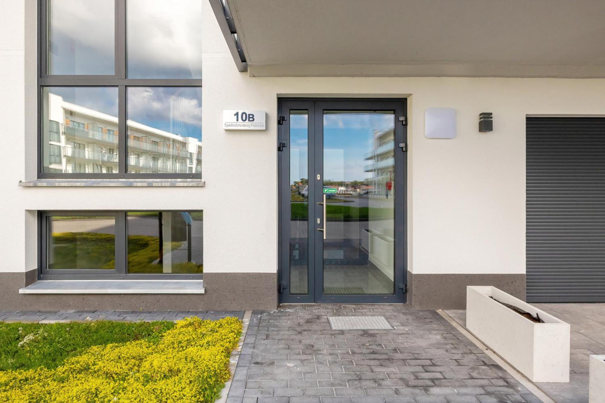 Grey - - Basen - - Parking- Taras Apartment